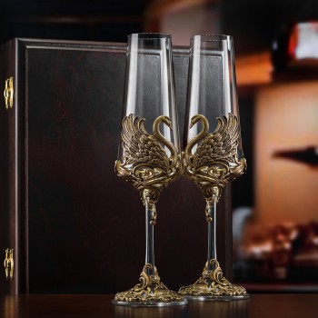 Набор из двух бокалов для шампанского "Лебеди" из стекла и латуни в шкатулке (190 мл)