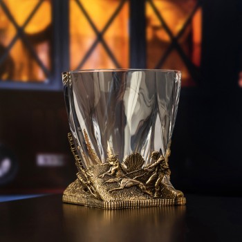 Бокал для виски "Охота на кабана" из стекла и латуни с камнями в деревянной шкатулке